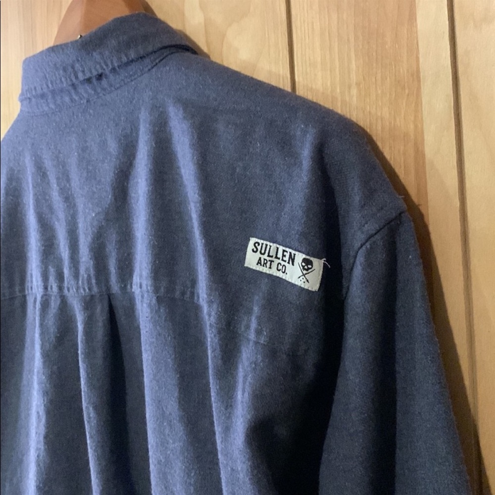 Sullen button down excellent condition, runs a bit small. Fits like a 2XL.